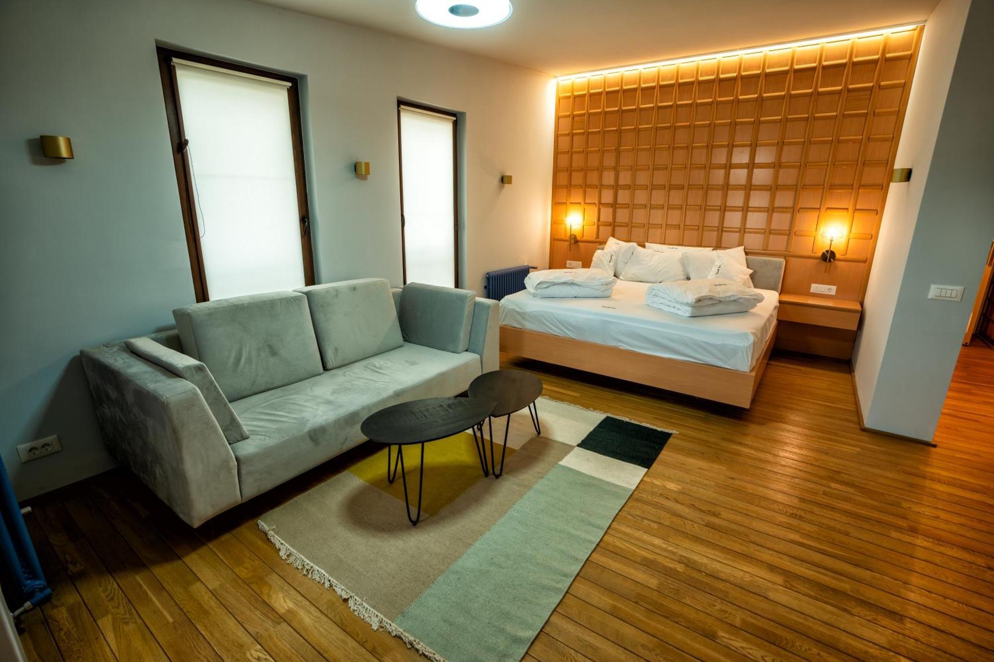 Hotel Curtea Veche Curtea de Argeş Exteriör bild